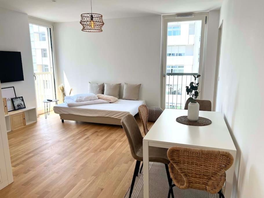 Donaublick Oasis: Stylische Wohnung Вена Экстерьер фото